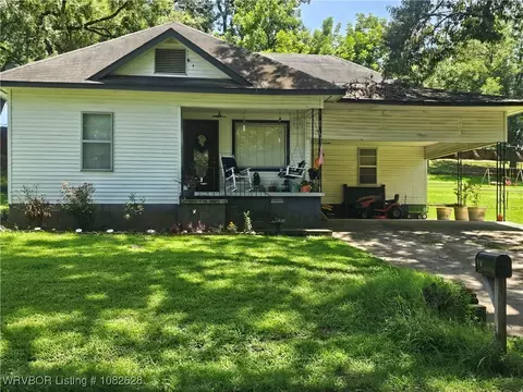 412 Wahl St, Paris, AR 72855