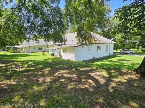 Exterior - 412 Wahl St, Paris, AR 72855 photo 6 of 7