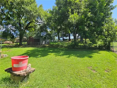 Exterior - 412 Wahl St, Paris, AR 72855 photo 3 of 7