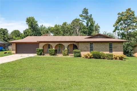 907 N 9th St, Van Buren, AR 72956