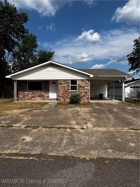 513 4th St, Paris, AR 72855 photo 2