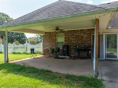 Exterior - 2104 W Main St, Lavaca, AR 72941 photo 3 of 12