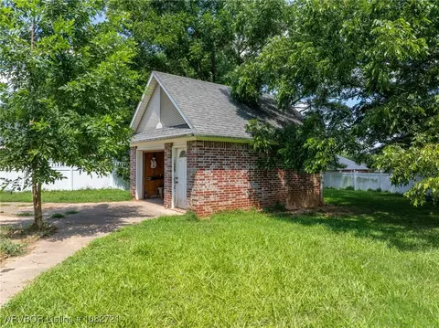 Exterior - 2104 W Main St, Lavaca, AR 72941 photo 6 of 12