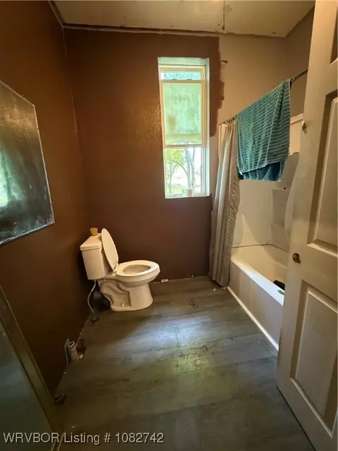 Bath - 722 Chism St, Paris, AR 72855 photo 1 of 2