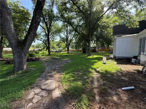 Exterior - 722 Chism St, Paris, AR 72855 photo 3 of 4