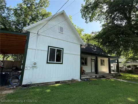 Exterior - 722 Chism St, Paris, AR 72855 photo 2 of 4