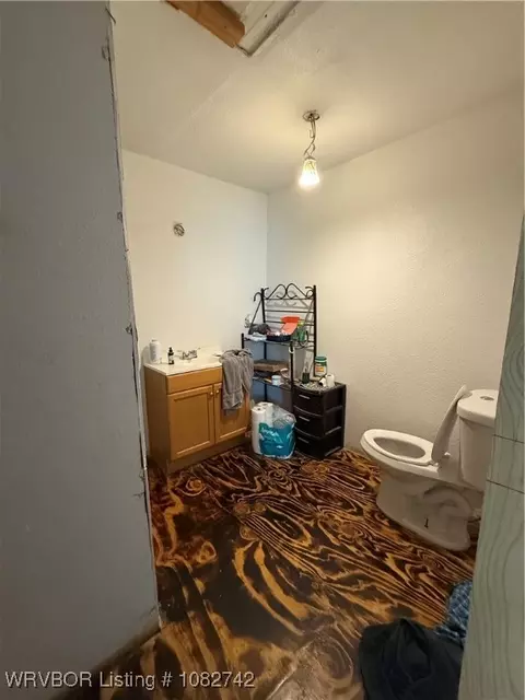 Bath - 722 Chism St, Paris, AR 72855 photo 2 of 2
