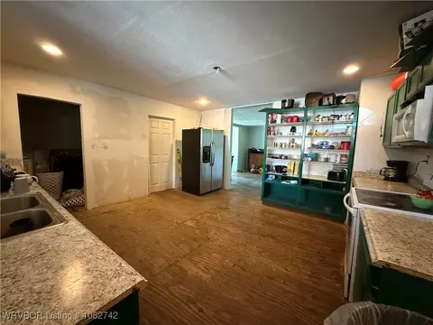 Kitchen - 722 Chism St, Paris, AR 72855 photo 2 of 2