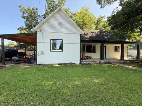 722 Chism St, Paris, AR 72855