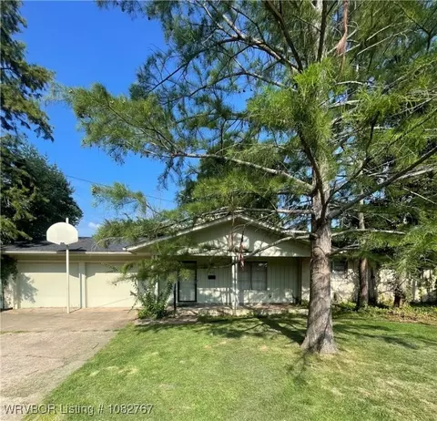 402 S Cherry St, Sallisaw, OK 74955