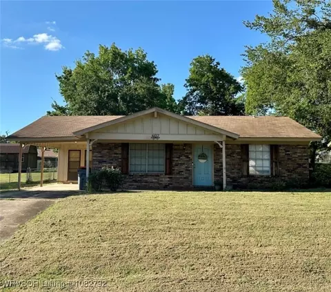 602 K St, Barling, AR 72923