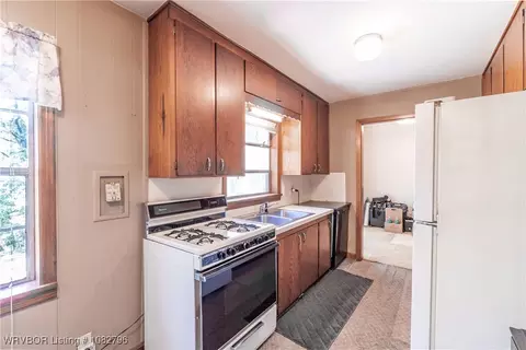 Kitchen - 2601 Independence St, Fort Smith, AR 72901 photo 2 of 3