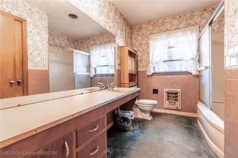 Bath - 2601 Independence St, Fort Smith, AR 72901 photo 2 of 2