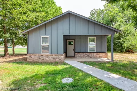 1112 E Wood St, Paris, AR 72855