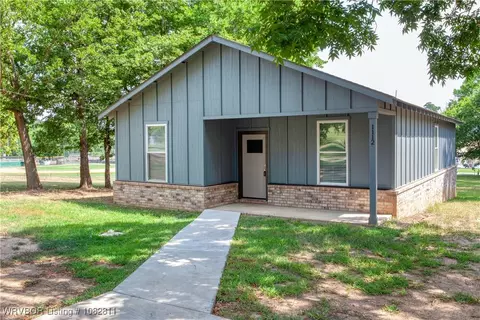 Exterior - 1112 E Wood St, Paris, AR 72855 photo 3 of 13
