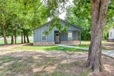 Exterior - 1112 E Wood St, Paris, AR 72855 photo 4 of 13