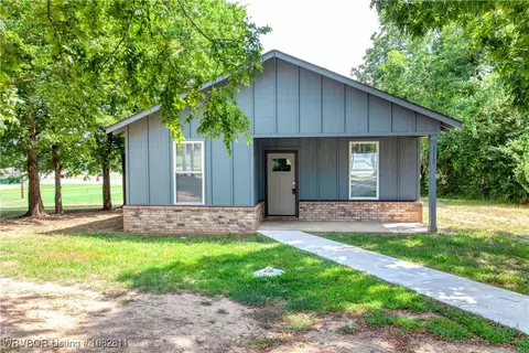 Exterior - 1112 E Wood St, Paris, AR 72855 photo 2 of 13