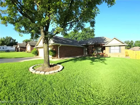 1707 Valley View St, Van Buren, AR 72956