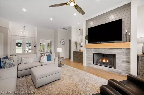 Living - 8813 Crown Pt, Hackett, AR 72937 photo 3 of 5