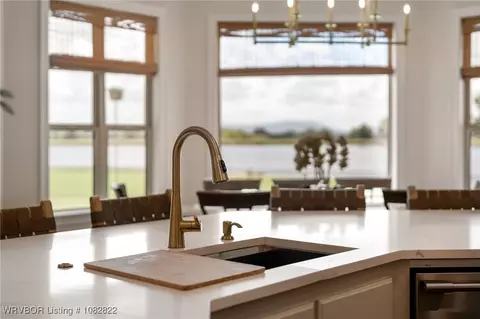 Kitchen - 8813 Crown Pt, Hackett, AR 72937 photo 8 of 10