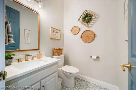 Bath - 8813 Crown Pt, Hackett, AR 72937 photo 5 of 6
