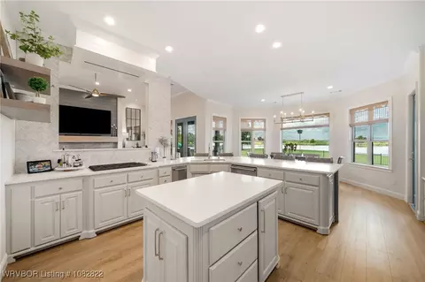 Kitchen - 8813 Crown Pt, Hackett, AR 72937 photo 1 of 10
