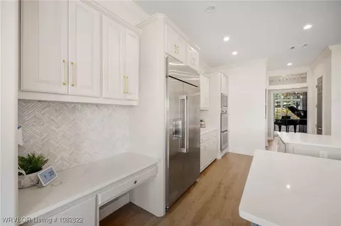 Kitchen - 8813 Crown Pt, Hackett, AR 72937 photo 7 of 10