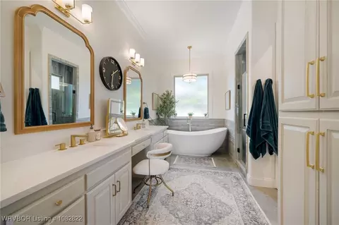 Bath - 8813 Crown Pt, Hackett, AR 72937 photo 1 of 6