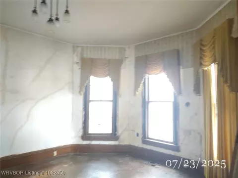 Living - 702 N 18th St, Fort Smith, AR 72901 photo 1 of 4