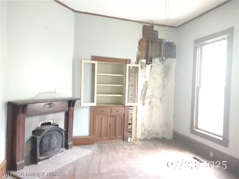 Living - 702 N 18th St, Fort Smith, AR 72901 photo 3 of 4