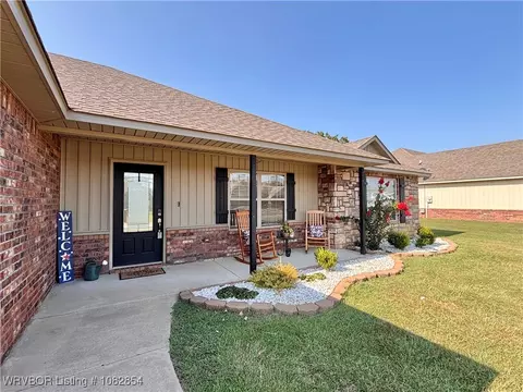 708 Black Creek Ln, Hackett, AR 72937 photo 2
