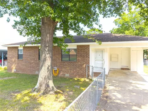 1322 Bon Air St, Van Buren, AR 72956