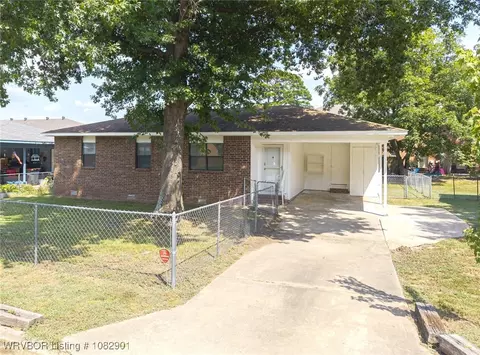1322 Bon Air St, Van Buren, AR 72956