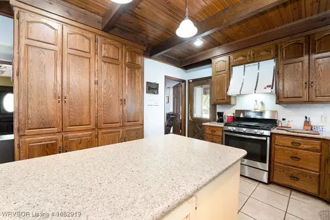 Kitchen - 7718 Williamsburg Rd, Fort Smith, AR 72903 photo 2 of 2