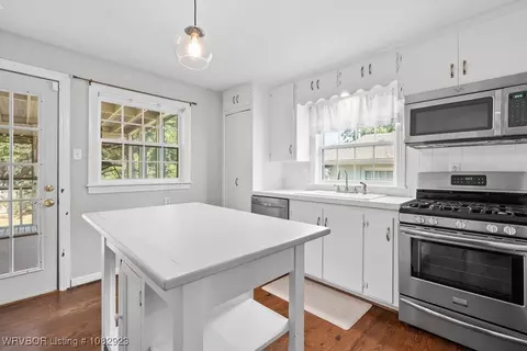 Kitchen - 2204 S 26th St, Fort Smith, AR 72901 photo 1 of 4