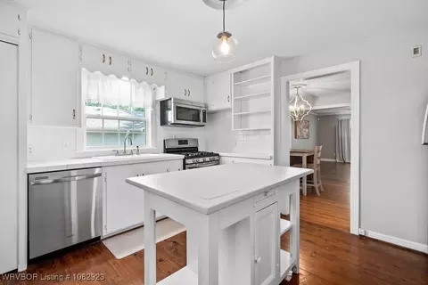Kitchen - 2204 S 26th St, Fort Smith, AR 72901 photo 2 of 4