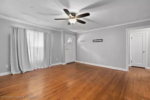 Living - 2204 S 26th St, Fort Smith, AR 72901 photo 3 of 4