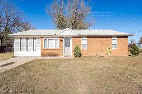 301 Faye Ave, Pocola, OK 74902