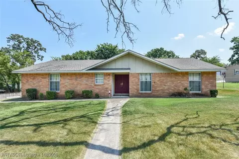 1408 N 6th St, Van Buren, AR 72956
