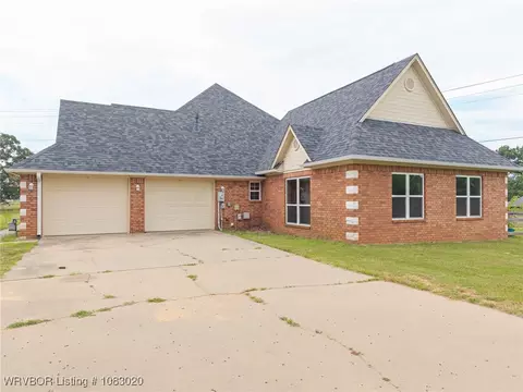 Exterior - 11205 Amanda Ln, Fort Smith, AR 72916 photo 2 of 7