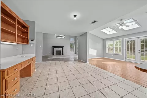 Living - 11205 Amanda Ln, Fort Smith, AR 72916 photo 4 of 9