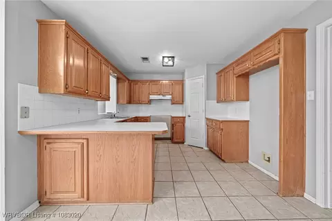 Kitchen - 11205 Amanda Ln, Fort Smith, AR 72916 photo 2 of 2