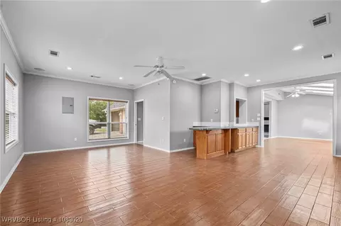 Living - 11205 Amanda Ln, Fort Smith, AR 72916 photo 8 of 9