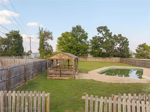 Exterior - 11205 Amanda Ln, Fort Smith, AR 72916 photo 6 of 7
