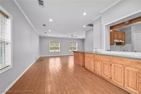 Living - 11205 Amanda Ln, Fort Smith, AR 72916 photo 5 of 9