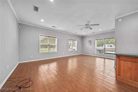 Living - 11205 Amanda Ln, Fort Smith, AR 72916 photo 6 of 9