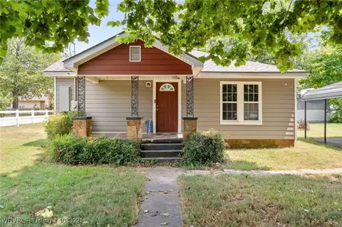 106 S Vine St, Hackett, AR 72937