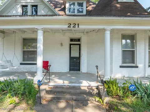 221 N 18th St, Fort Smith, AR 72901 photo 2