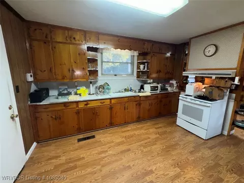 Kitchen - 5416 X St, Fort Smith, AR 72903 photo 1 of 3