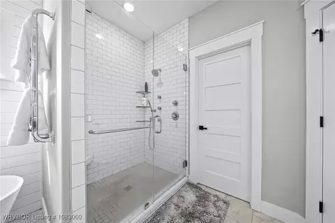 Bath - 6427 Greig Ln, Van Buren, AR 72956 photo 2 of 8